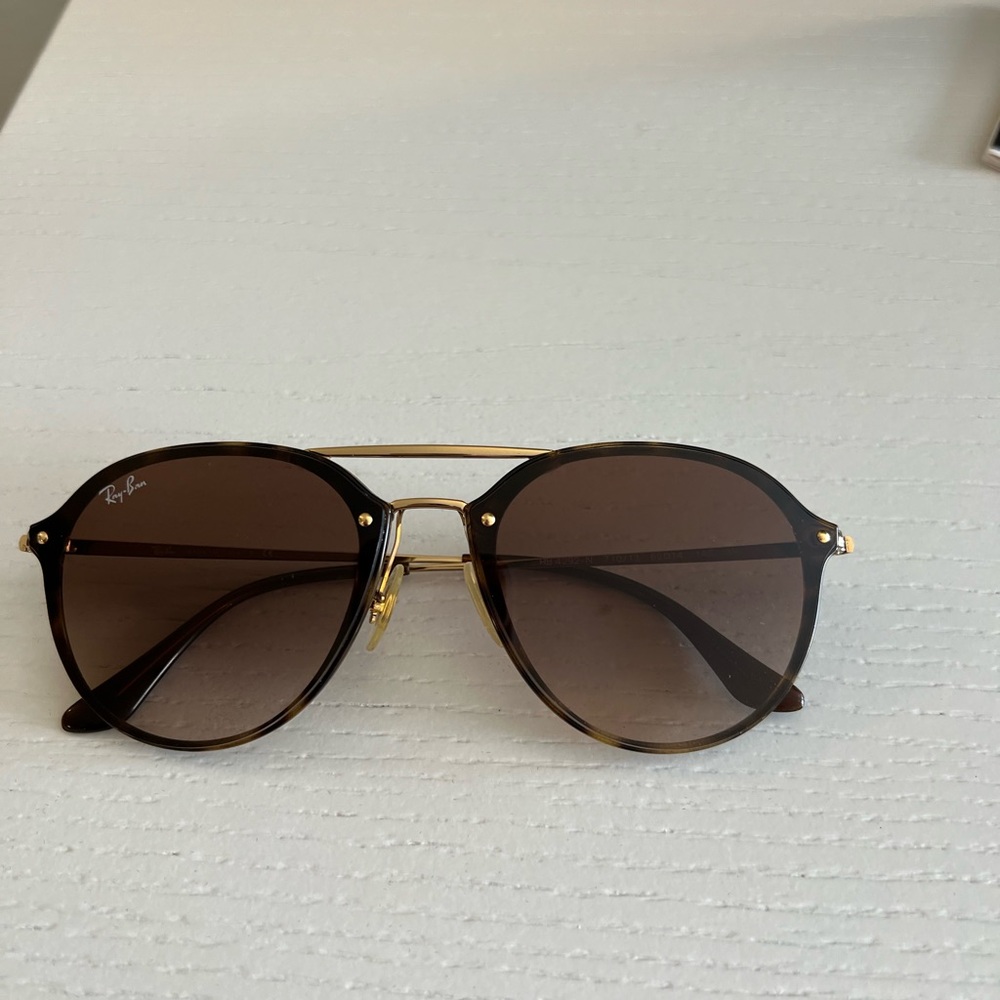 Ray-Ban Tortoiseshell and Gold Round Sunglasses